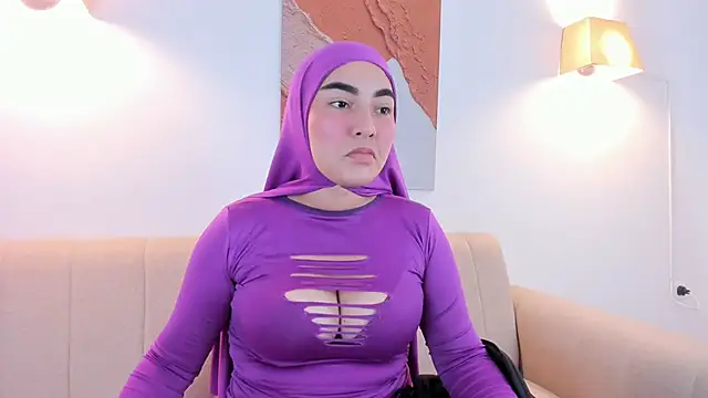 Snapshot of Malika_Noor chatting on May 9, 2:11 pm Malika Noor online show from May 9, 2:11 pm