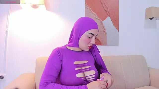 Snapshot of Malika_Noor chatting on May 15, 2:13 pm Malika Noor online show from May 15, 2:13 pm