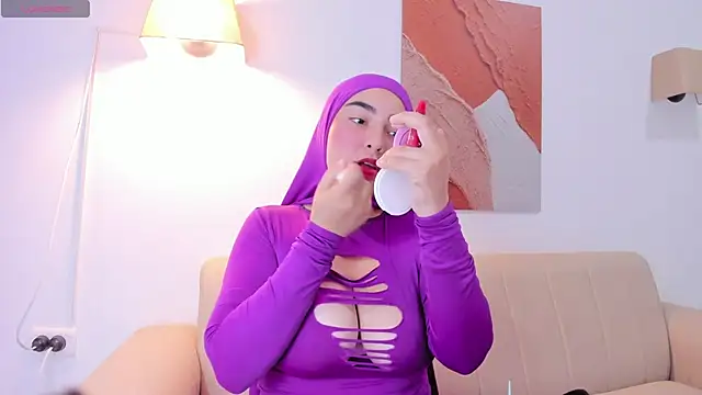 Snapshot of Malika_Noor chatting on May 16, 2:38 pm Malika Noor online show from May 16, 2:38 pm