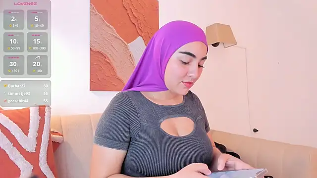 Snapshot of Malika_Noor chatting on May 25, 3:07 pm Malika Noor online show from May 25, 3:07 pm