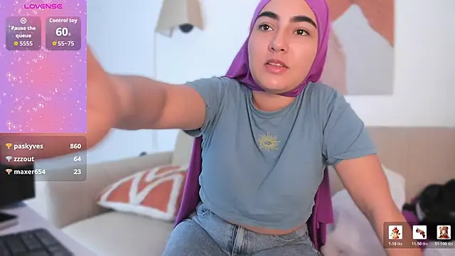 Snapshot of Malika_Noor chatting on May 27, 3:42 pm Malika Noor online show from May 27, 3:42 pm