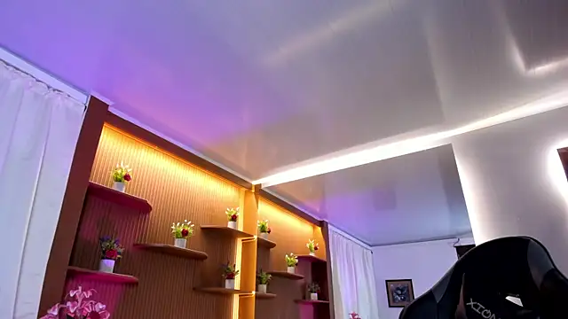 Madisson Edwards online show from April 2, 1:09 pm