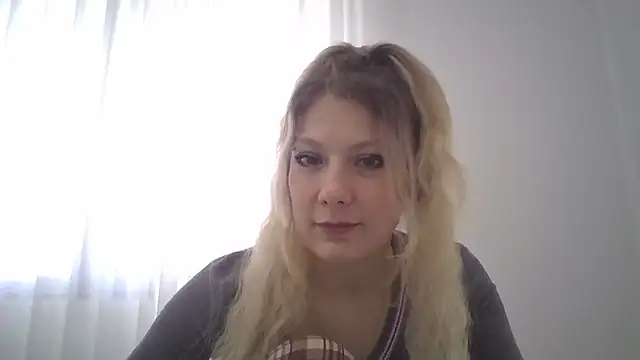 Snapshot of Foxy_Bright chatting on February 27, 12:27 pm Foxy Bright online show from February 27, 12:27 pm