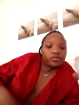 Snapshot of Divine_Beautyxx chatting on February 23, 1:08 pm Divine Beautyxx online show from February 23, 1:08 pm
