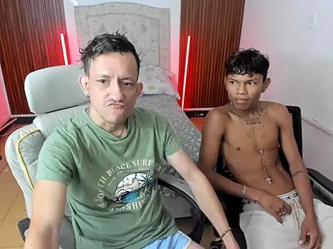 Snapshot of juan_and_luke chatting on February 22, 12:58 pm juan and luke online show from February 22, 12:58 pm