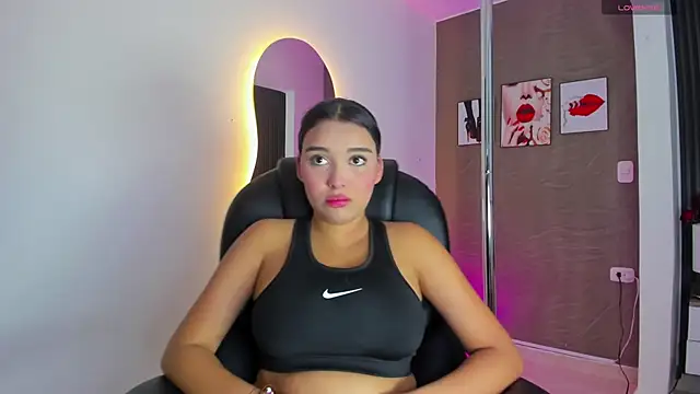 Snapshot of Tiphanysalvatore chatting on March 2, 10:49 pm Tiphanysalvatore online show from March 2, 10:49 pm