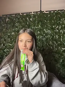 Mady Pink online show from April 1, 4:24 am