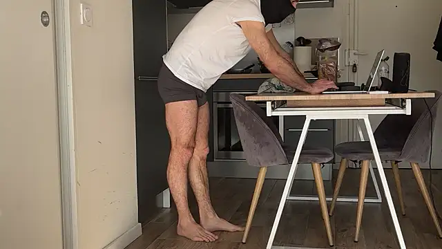 JuliaLuHot80 online show from March 14, 9:15 am