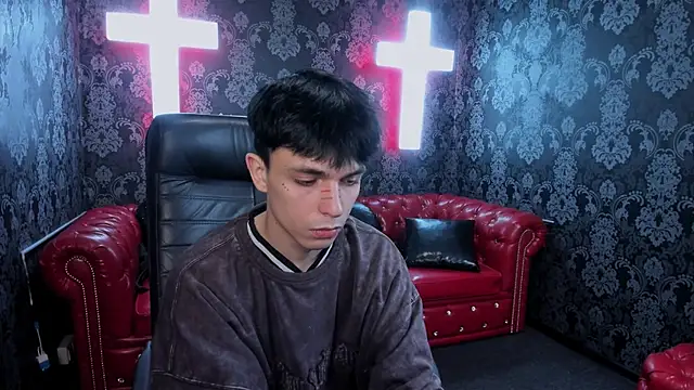 Snapshot of ClarkBev chatting on February 21, 7:37 pm ClarkBev online show from February 21, 7:37 pm