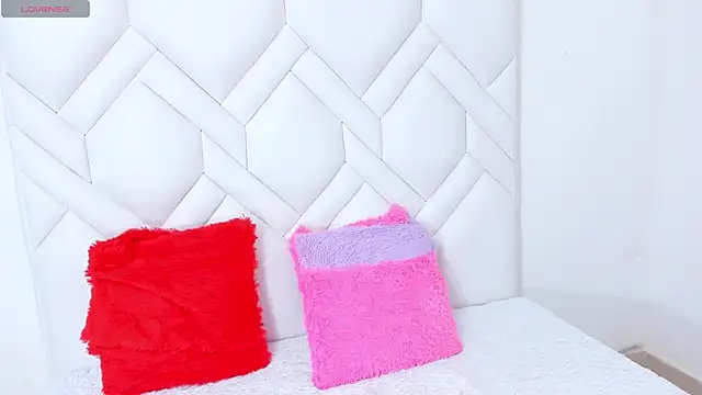 AsianSlut  online show from April 4, 3:38 am