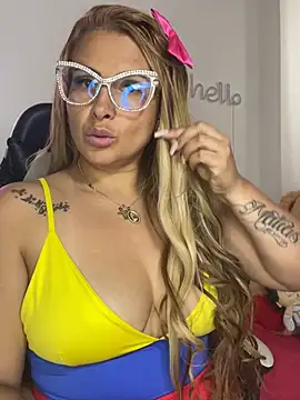 Snapshot of Alma_Andrade chatting on June 23, 3:43 pm Alma Andrade online show from June 23, 3:43 pm
