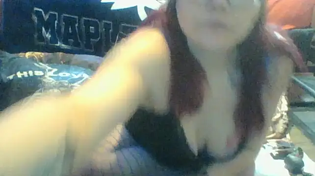 Snapshot of Sexymilf6992 chatting on April 2, 11:46 pm Sexymilf6992 online show from April 2, 11:46 pm