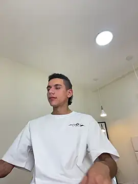 dominicjonnes online show from February 24, 6:39 pm