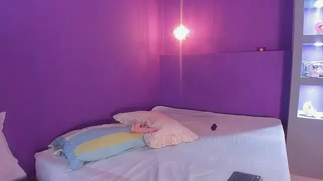 zoe henderson online show from April 8, 3:06 am