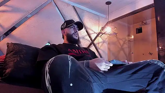 Snapshot of SantiagoHincapiie chatting on March 1, 4:14 am SantiagoHincapiie online show from March 1, 4:14 am