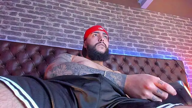 SantiagoHincapiie online show from March 11, 8:37 pm