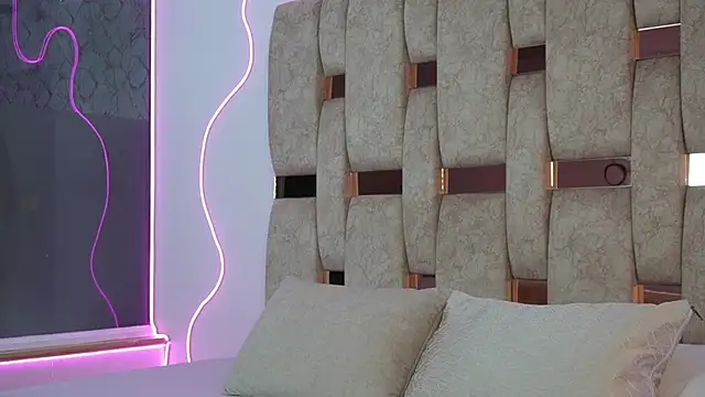 Fernanda thail  online show from April 11, 7:40 pm