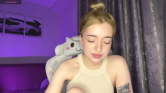 Snapshot of EllianaMiller chatting on March 1, 10:23 pm EllianaMiller online show from March 1, 10:23 pm