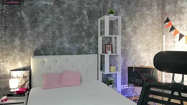 Snapshot of asti_bubbles chatting on April 28, 1:37 am asti bubbles online show from April 28, 1:37 am