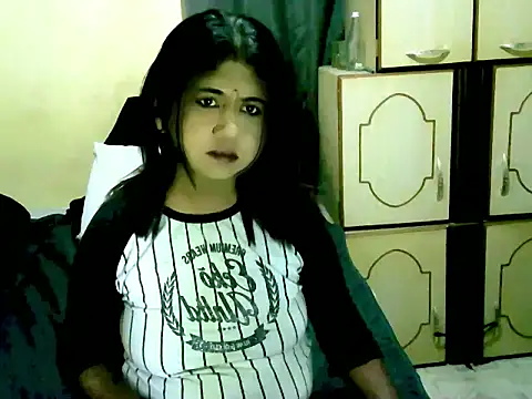 Snapshot of IndianPleasures21 chatting on June 1, 6:53 pm IndianPleasures21 online show from June 1, 6:53 pm