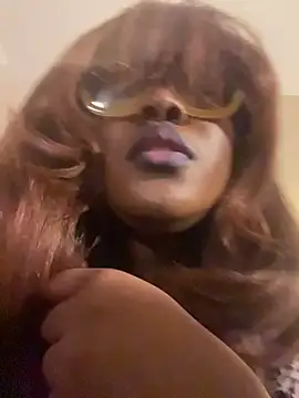 Snapshot of MadameXtasy chatting on February 26, 6:01 am MadameXtasy online show from February 26, 6:01 am