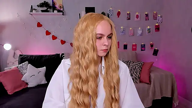 Snapshot of VivienAllen chatting on March 3, 9:15 am VivienAllen online show from March 3, 9:15 am