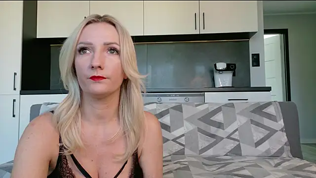 amy loves to be teased online show from April 4, 9:18 am