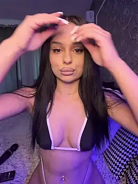 Snapshot of Olivia_Noor chatting on July 17, 4:45 pm Olivia Noor online show from July 17, 4:45 pm