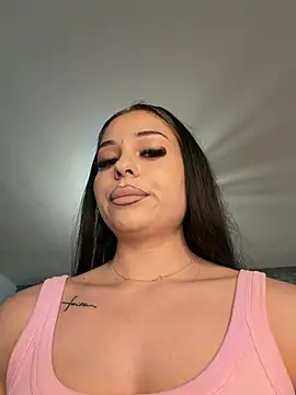 Snapshot of Olivia_Noor chatting on July 25, 4:15 pm Olivia Noor online show from July 25, 4:15 pm