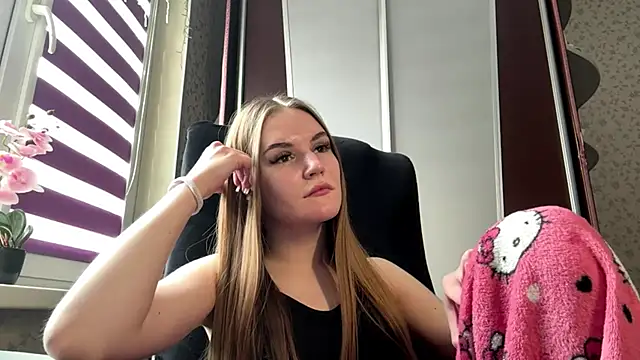 Snapshot of TinyTifa chatting on February 23, 10:23 am TinyTifa online show from February 23, 10:23 am