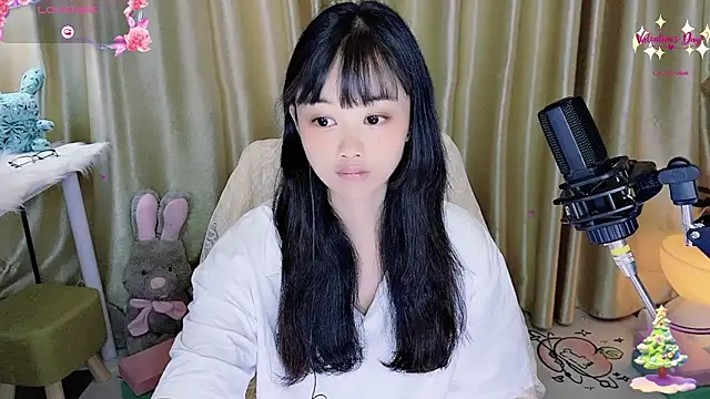 okyssa online show from June 14, 3:19 am