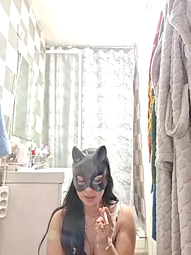 halii21 online show from April 13, 11:43 pm