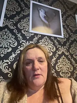 Snapshot of Busty-GilfQuinn chatting on February 20, 6:52 pm Busty-GilfQuinn online show from February 20, 6:52 pm