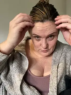 Snapshot of Busty-GilfQuinn chatting on February 24, 10:13 am Busty-GilfQuinn online show from February 24, 10:13 am