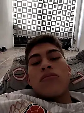 Snapshot of bbluchito chatting on February 21, 3:46 pm bbluchito online show from February 21, 3:46 pm