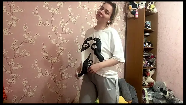 LiraDreamX online show from April 19, 8:02 am