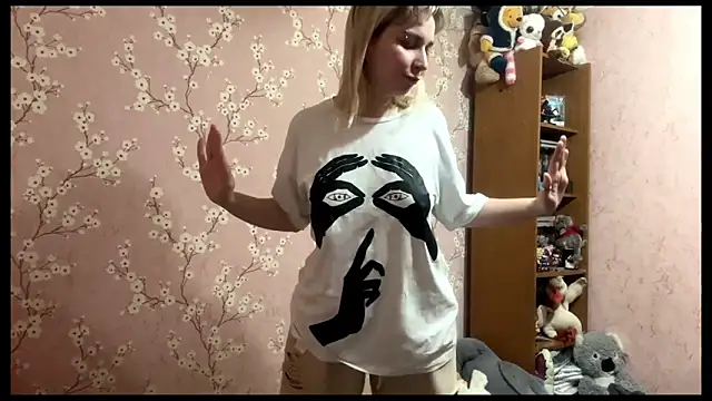 LiraDreamX online show from April 23, 3:36 pm