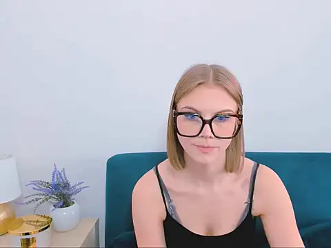 StormiSmooth online show from April 22, 10:28 am