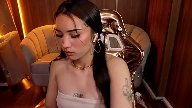 Daphne nicole b online show from March 28, 1:00 pm