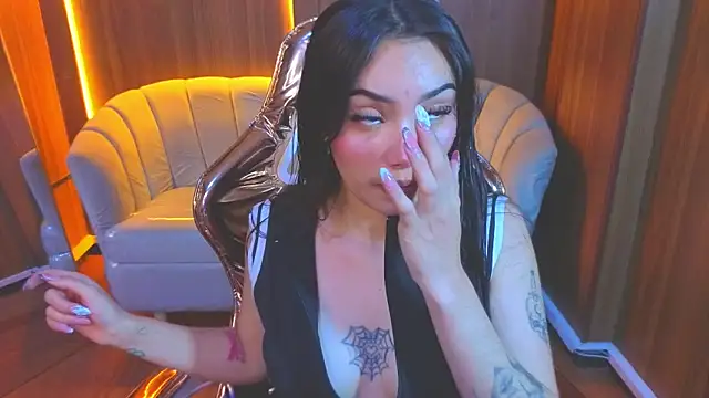 Daphne nicole b online show from April 18, 12:53 pm