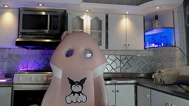 CrisOzzz online show from March 15, 6:03 pm