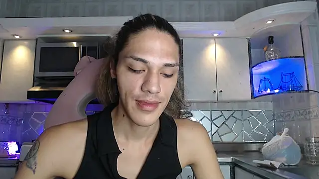 CrisOzzz online show from March 20, 5:18 pm