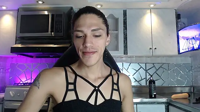 CrisOzzz online show from April 19, 5:45 pm