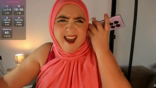Snapshot of HijabiMilff chatting on May 13, 3:53 pm HijabiMilff online show from May 13, 3:53 pm