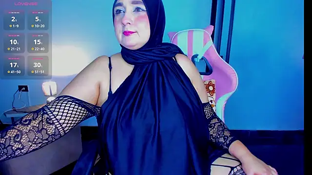 Snapshot of HijabiMilff chatting on May 28, 2:36 pm HijabiMilff online show from May 28, 2:36 pm