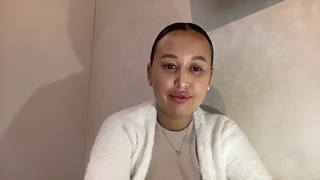 Snapshot of Dana_005 chatting on May 1, 11:31 pm Dana 005 online show from May 1, 11:31 pm