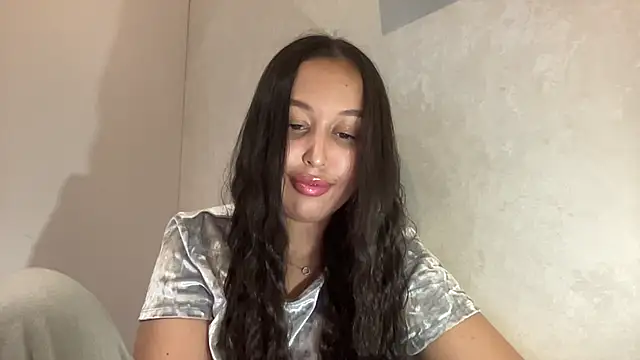 Snapshot of Dana_005 chatting on May 6, 8:25 pm Dana 005 online show from May 6, 8:25 pm