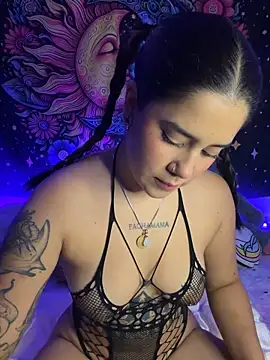 Snapshot of QueenNatt chatting on February 23, 9:01 pm QueenNatt online show from February 23, 9:01 pm