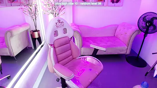 Snapshot of Chloe_meoww chatting on May 15, 12:12 pm Chloe meoww online show from May 15, 12:12 pm