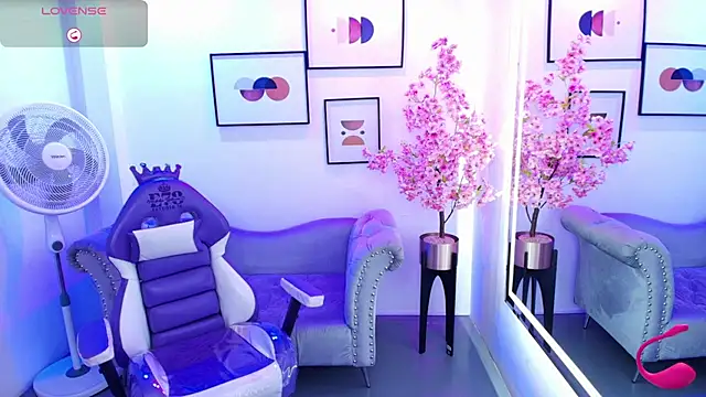 Snapshot of Chloe_meoww chatting on July 21, 11:45 am Chloe meoww online show from July 21, 11:45 am